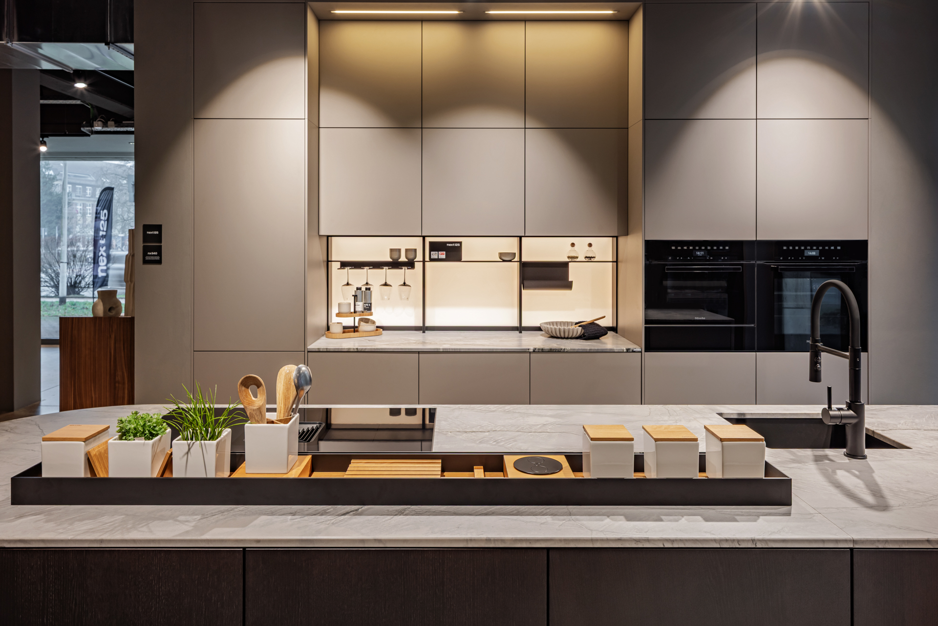 next125 Concept Store Essen – Küche mit Marmorinsel