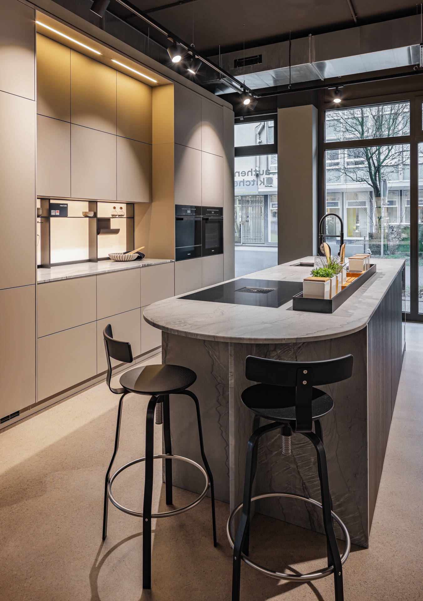 next125 Küche – Kücheninsel mit Barhockern
